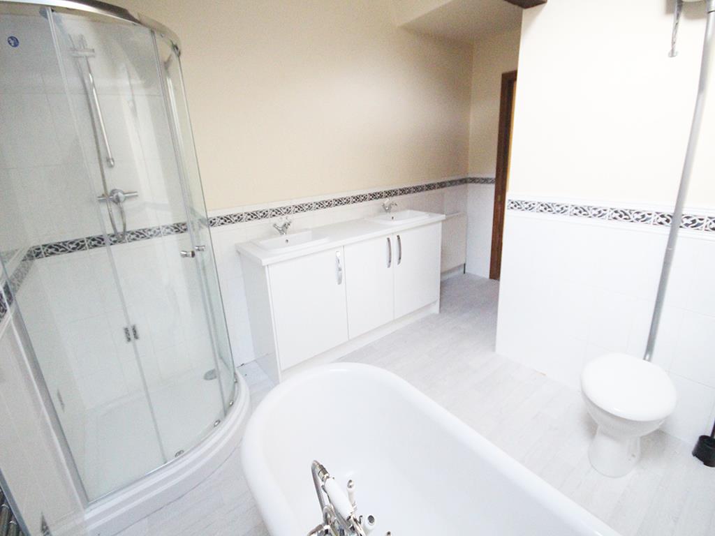 4 bedroom house To Let in Barnoldswick - IMG_0735.jpg